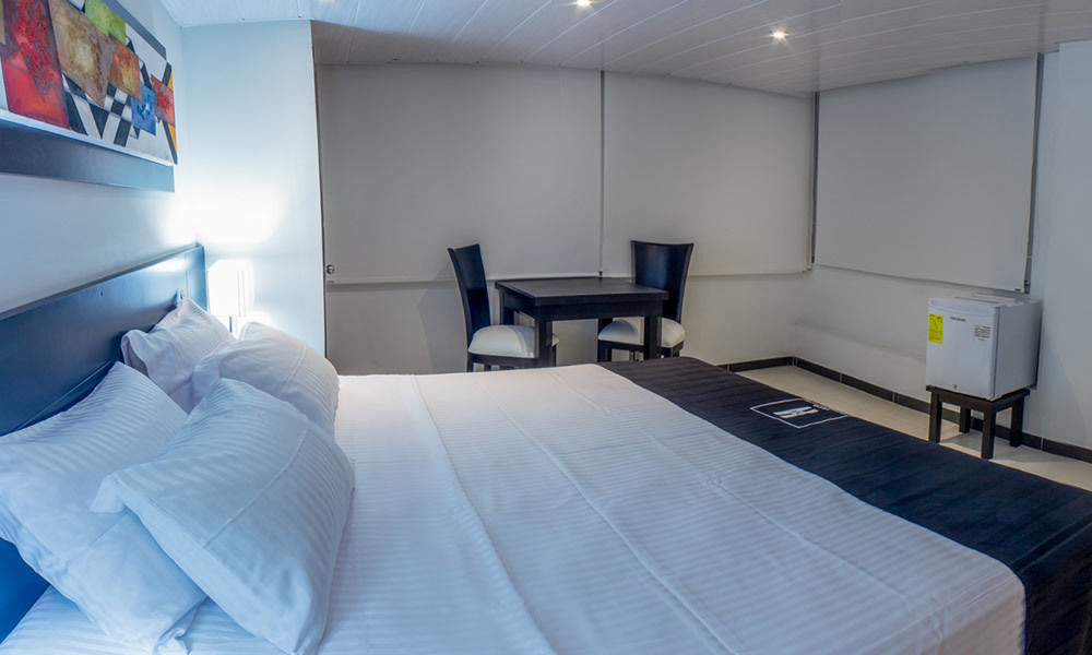 נייבה Hotel Metropolitano מראה חיצוני תמונה